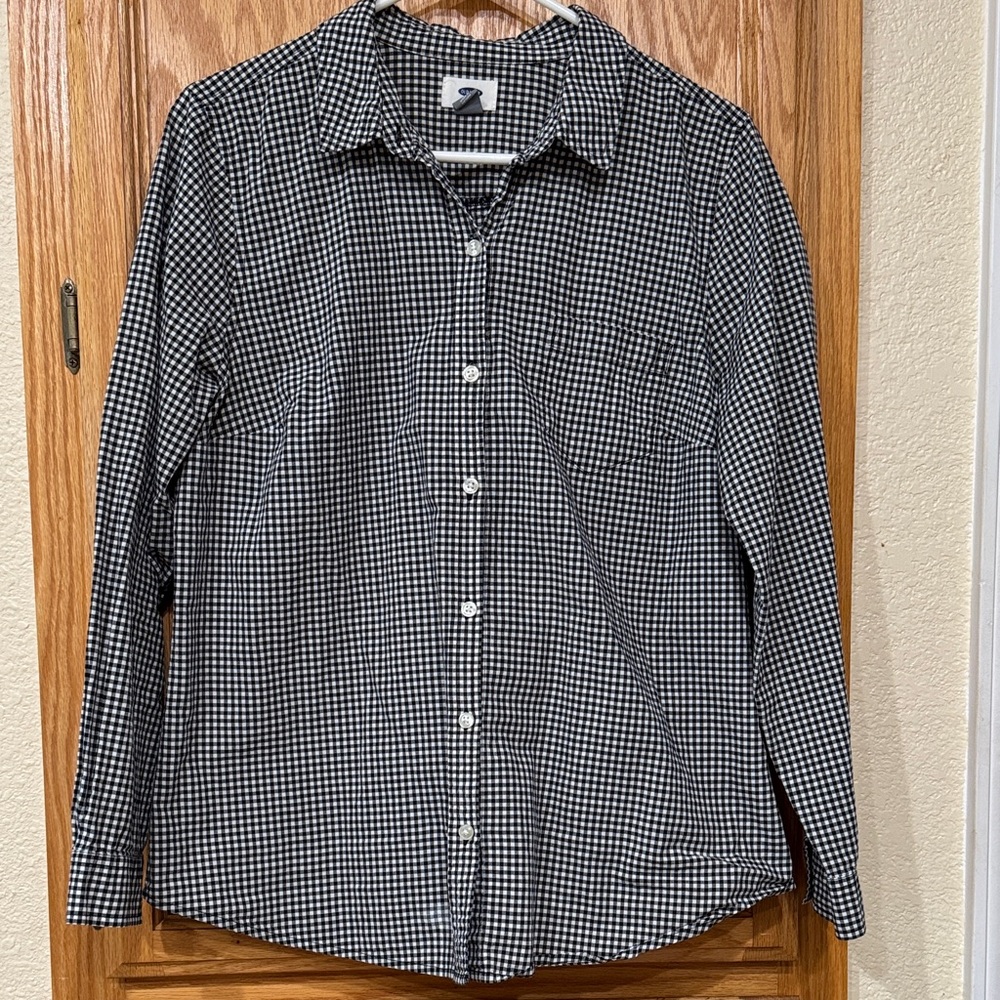 Old Navy Black and White Checkered Button-Up Shirt - Size Large